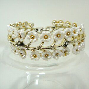 Vintage Signed STAR Brand Bracelet White Flowers Gold Tone 7.5"